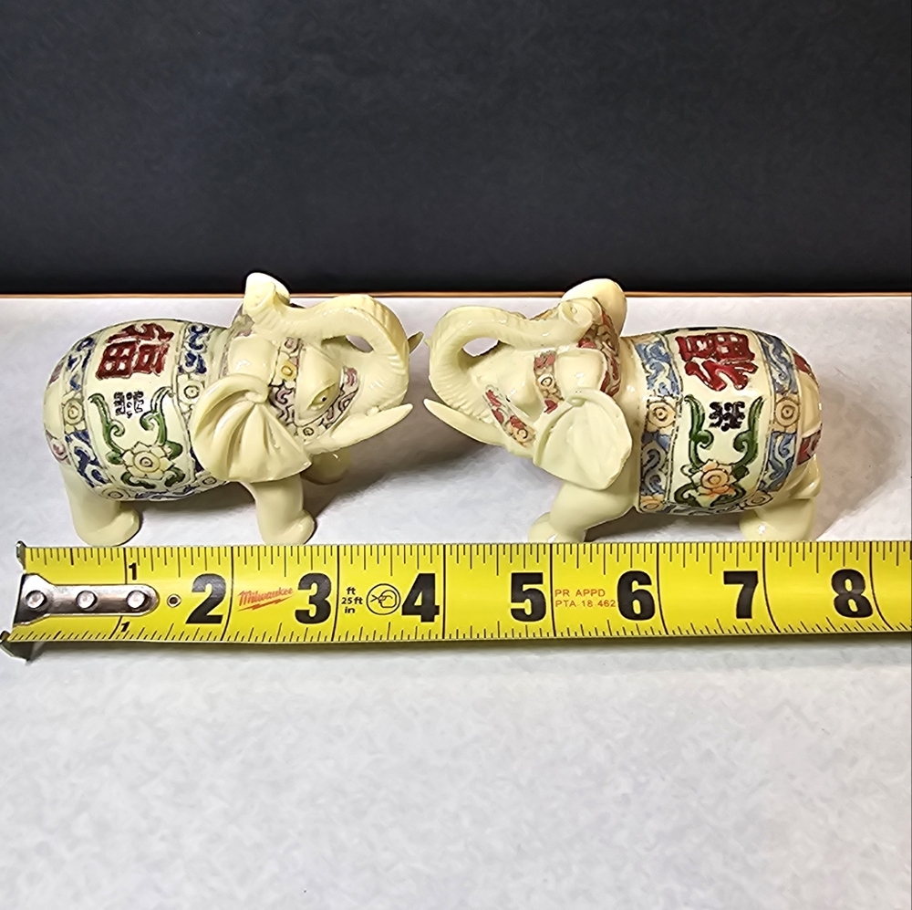💥 SOLD 💥 Intricate Cream Elephant Figurines with Colorful Patterns - Picture 12 of 12